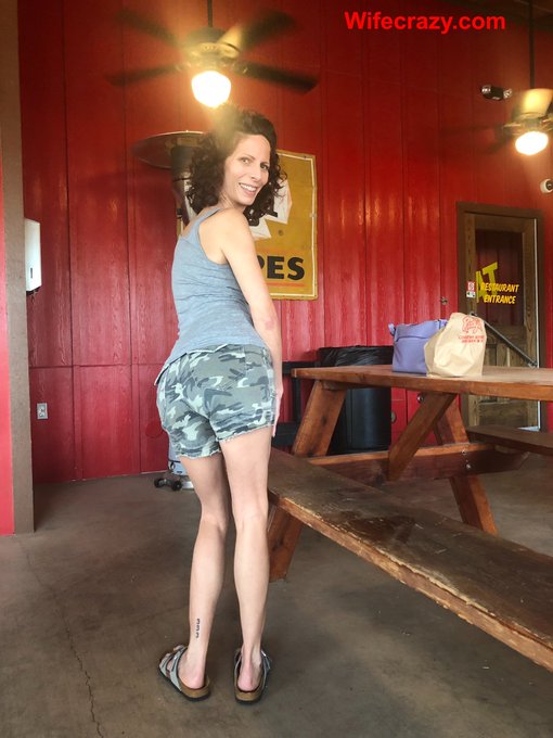 Grabbing a bite to eat at my favorite bbq joint   #wifecrazy #stacie https://t.co/3SP3ijOxDc<a href="/tag/stacie"class="tags"><span>#stacie</span></a><a href="/tag/wifecrazy"class="tags"><span>#wifecrazy</span></a>