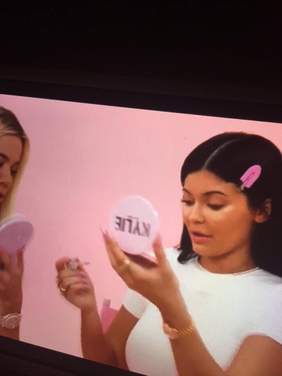 sassybrat_'s tweet photo. Watching the best grwm #drunkedition💕 I love you kylieeeeeeeee💕🤞🏽 @KylieJenner https://t.co/uvzShSWcI9