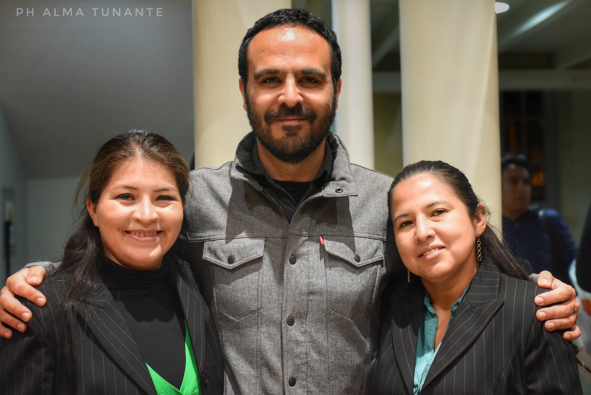 almatunante's tweet photo. Presentación del libro #LosVivosYLosMuertos. https://t.co/KkYYfVYHtI