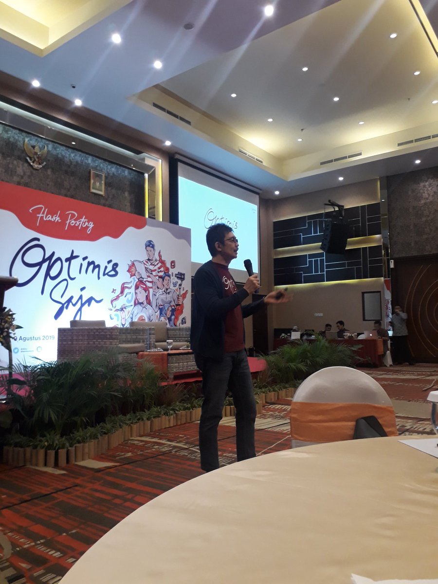 Fink_RisQi's tweet photo. Setelah sukses dengan acara flash blogging di tahun 2017 kominfo kembali mengadakan acara dengan tema "Optimis Saja" di Golden Palace Hotel, Lombok, NTB (Jumat, 09-08-2019)
#FlashPostingNTB
#OptimisSaja https://t.co/yNT1xXener