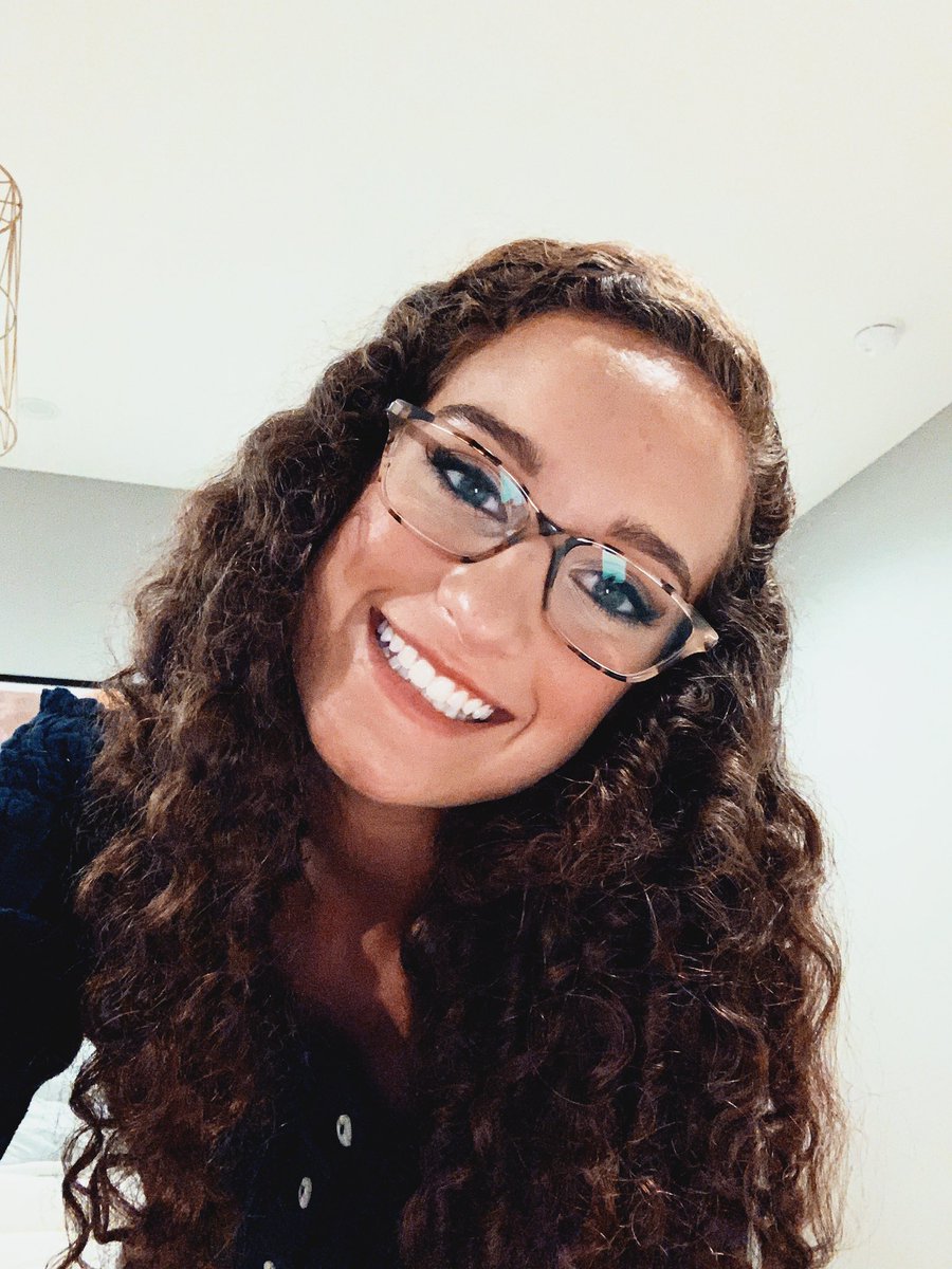 So I took senior pics todayyyy?!! Crazy idk how to feel 🤭😱🤯🥰