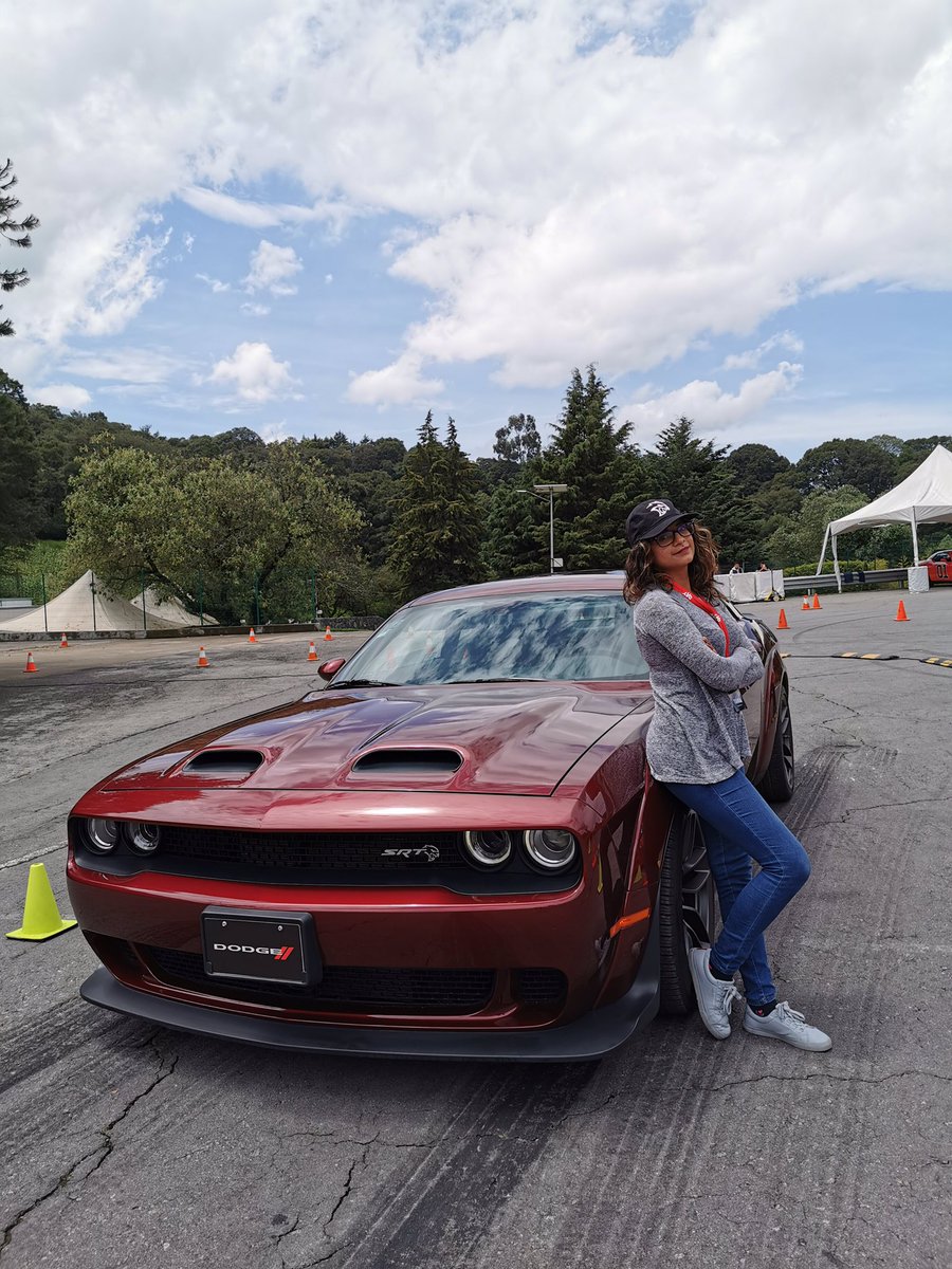 tania_licon's tweet photo. Sin duda sabes que vas por buen camino cuando disfrutas y amas tu trabajo ❤️❤️❤️ #MásDíasDeEstos #DodgeDay #MuscleFamily #Challenger #Charger #Durango #SRT #Hellcat #FCA #DodgeMéxico ❤️😍❤️#AutosOEM 😎😎😎 gracias @FCAMexico @DodgeMX https://t.co/haVTRgODSI