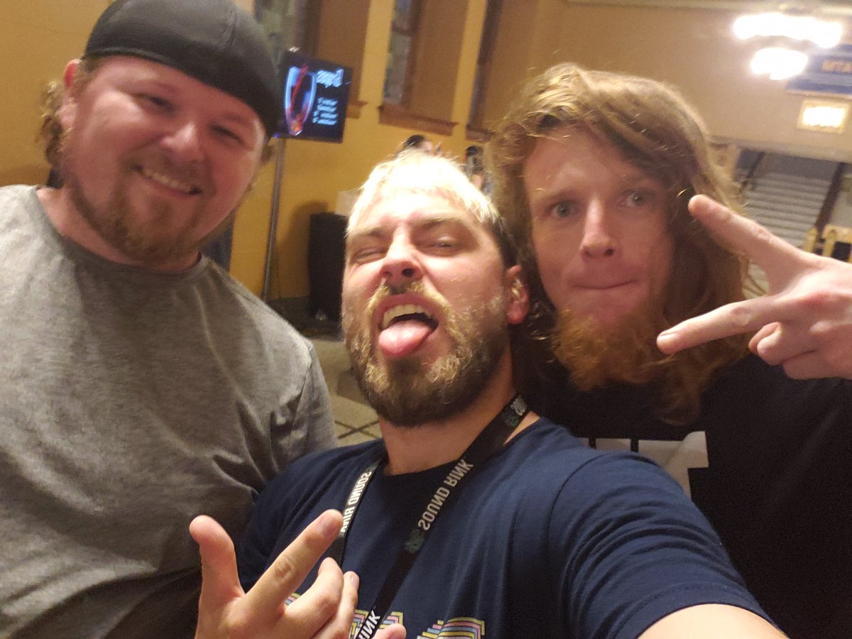 dhack1280's tweet image. What a night....@issues was AMAZING. @TylerCarter4L is a solid dude. Loves his fans....@issues @TylerCarter4L thank you.