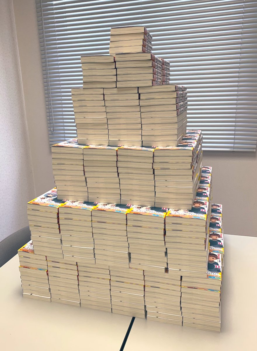 白鳥士郎 本日より りゅうおうのおしごと 11巻 発売です さっそくサイン本を作りに来ました これ 何冊あるんですか 645冊です 645 大化の改新です がんばります りゅうおうのおしごと T Co Kuvwtgqgom