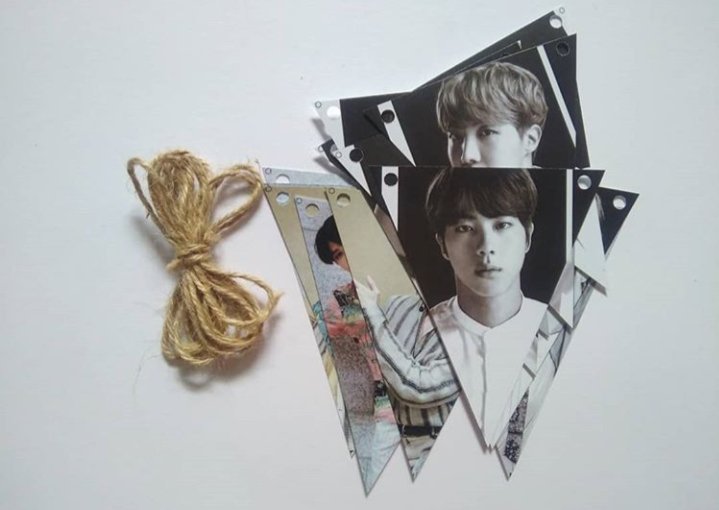 onekstore1's tweet photo. Real Picture!!

Bunting flag 12k : 14pcs + tali 2m
#Garland #flag #buntingflag #ikon #bts #jhope #SEVENTEEN #KAI #JIN #bobby https://t.co/oyNinpstgP
