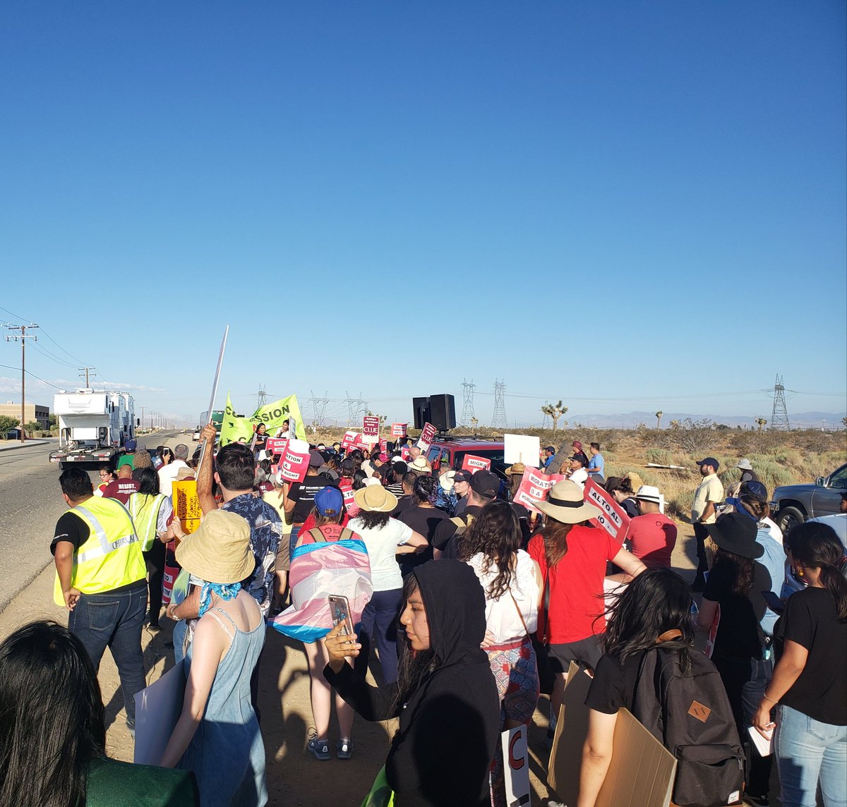 MoralesApolonio's tweet image. .@CHIRLA - The #compassionnotcages rally is going well. #Not1Dollar more for inhumane detention centers.