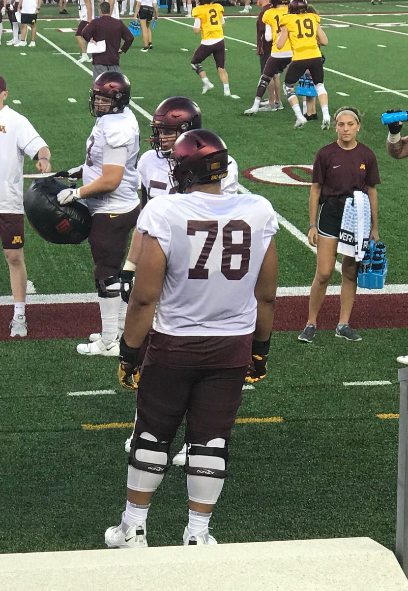 flugempire's tweet photo. Faalele standing right in front of me. This man is primed for monster year at RT. https://t.co/YfHfJeISey