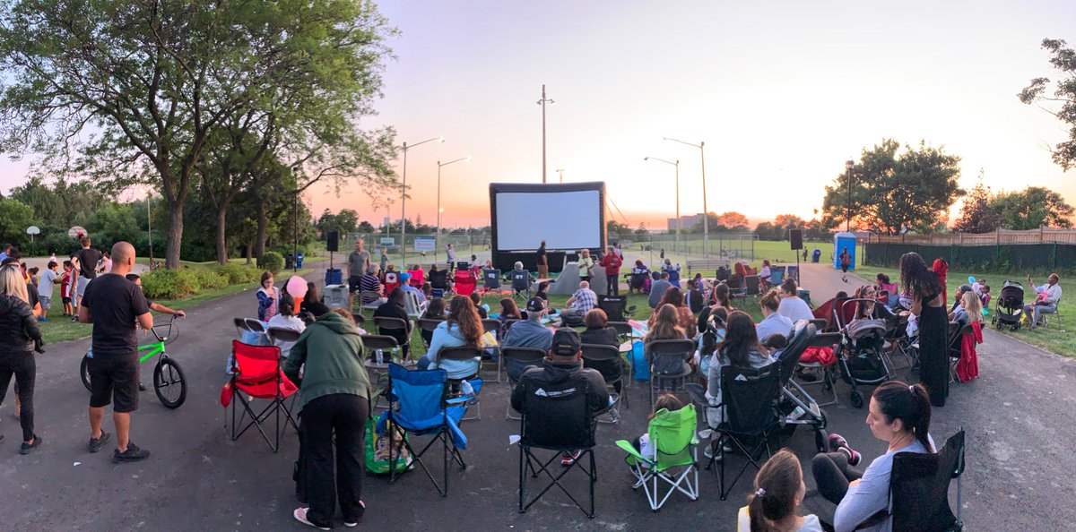FrancesNunziata's tweet photo. What a great night for a movie in #MapleLeafPark! Thanks to everyone who came out and thank you @HonAhmedHussen for providing the cotton candy! #ysw https://t.co/pEzWm0J7m4