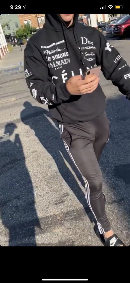 ParisSvc's tweet photo. @BryceHall ummmm 👀 https://t.co/Zn7eB6EG9o