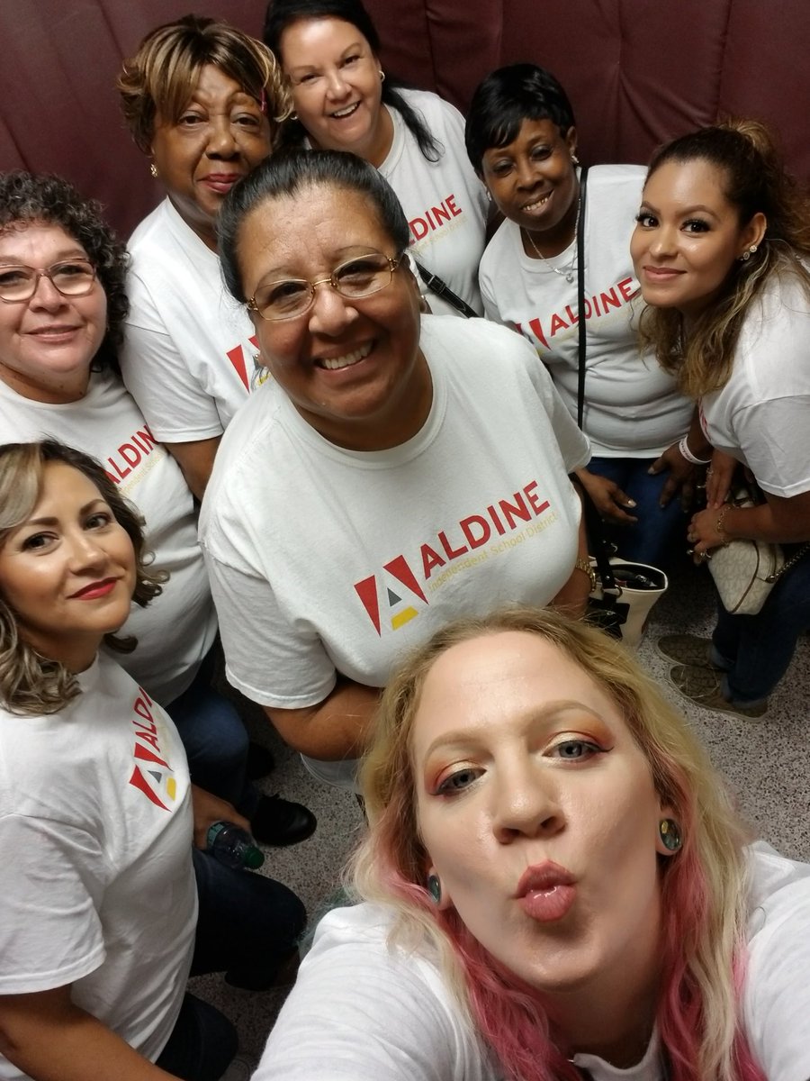 CrystalgBeers's tweet photo. Love these babes!♡ Ready to go back to work hehe Together we are all winners! #WeAreAldine @aldinecafe @AldineISD @Hambrick_Hawks https://t.co/tfncq9bZyS
