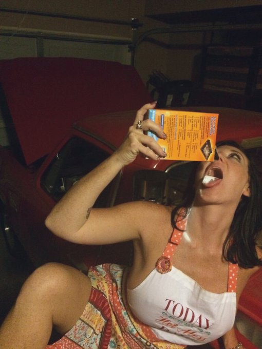 Ms Gia Jade - Happy Thursday everyone . Hope you all enjoyed your day. #thirstyThutsday #bakingsoda #AboutLastNight https://t.co/ZowRch9DPA