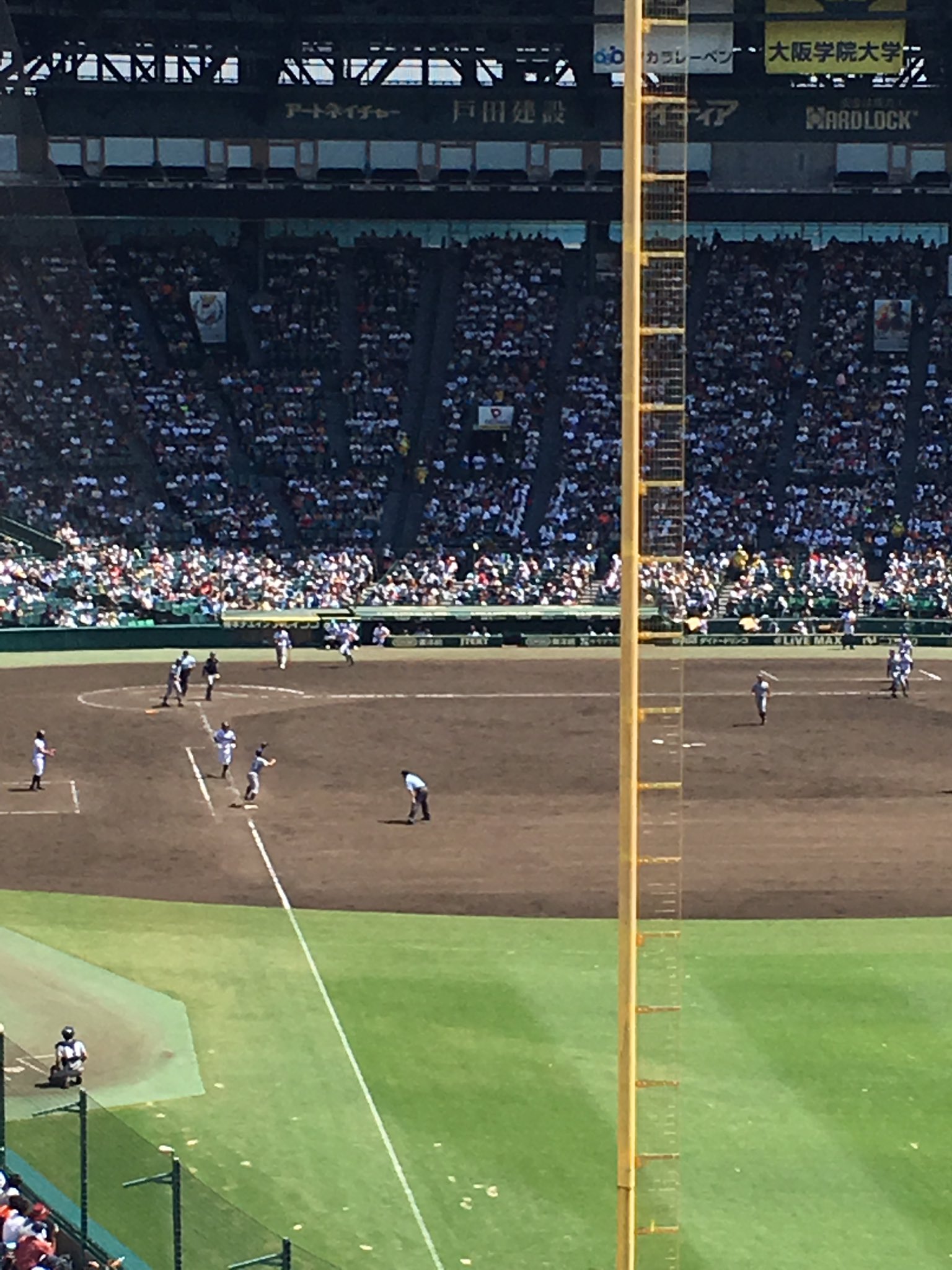 アルチェッポロマーノ爽爽 高校野球大誤審 ポール直撃ホームランを2塁打に 花巻東応援団大大大ブーイング T Co Qnyt50nf5p Twitter