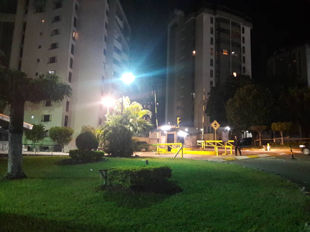 asoteainforma's tweet photo. Terminados los trabajos de reparación del alumbrado en la entrada de la urbanización. https://t.co/xb4y53ohgw