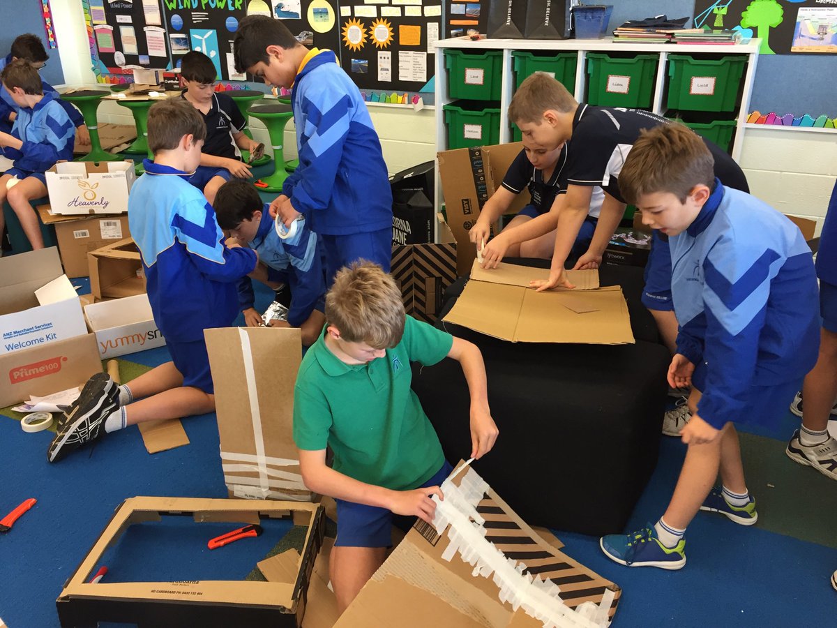 jane_short2's tweet photo. STEM FESTIVAL 2019. Create an arcade game out of cardboard boxes #Newmancollege #shinethroughdiscovery ⁦@RenaeZelich⁩ ⁦@Laragray55⁩ https://t.co/iwGqVq38Vb