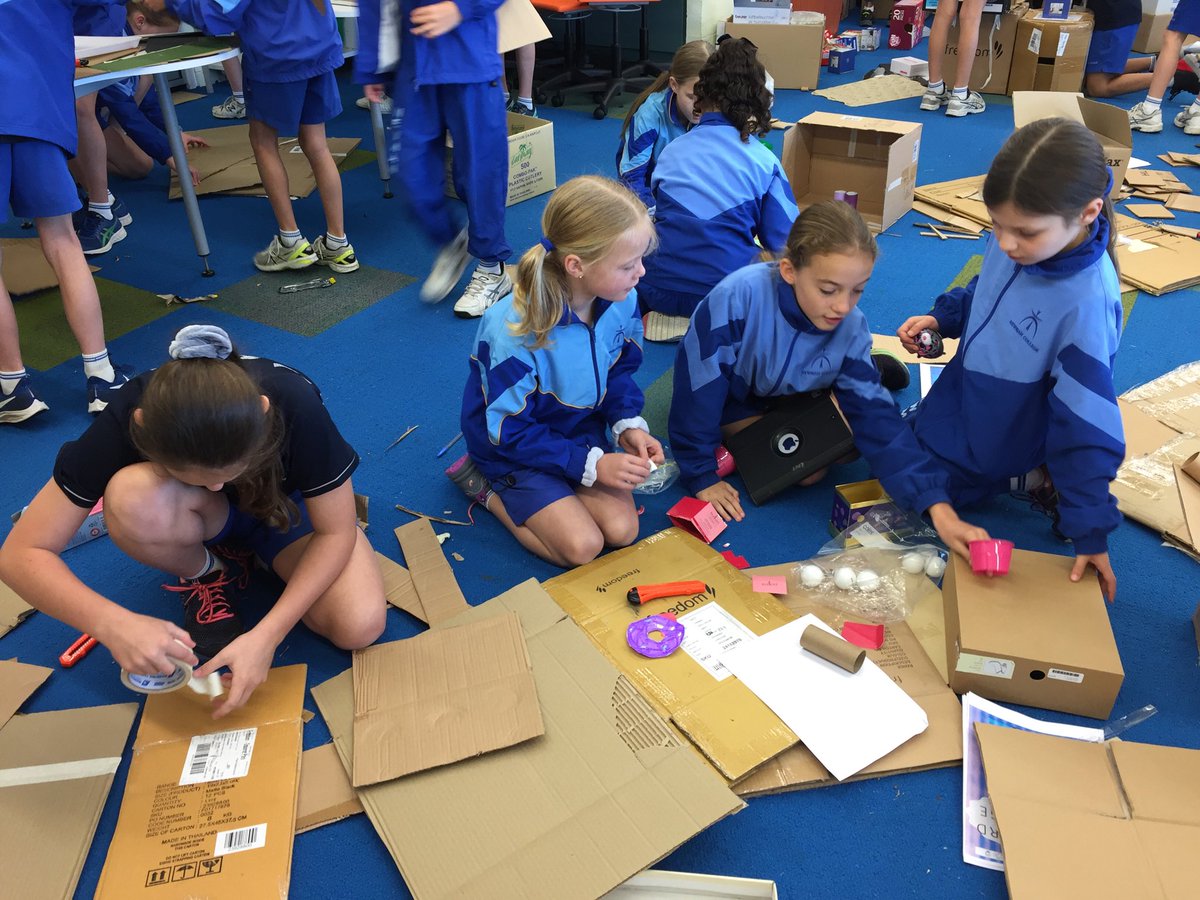 jane_short2's tweet photo. STEM FESTIVAL 2019. Create an arcade game out of cardboard boxes #Newmancollege #shinethroughdiscovery ⁦@RenaeZelich⁩ ⁦@Laragray55⁩ https://t.co/iwGqVq38Vb