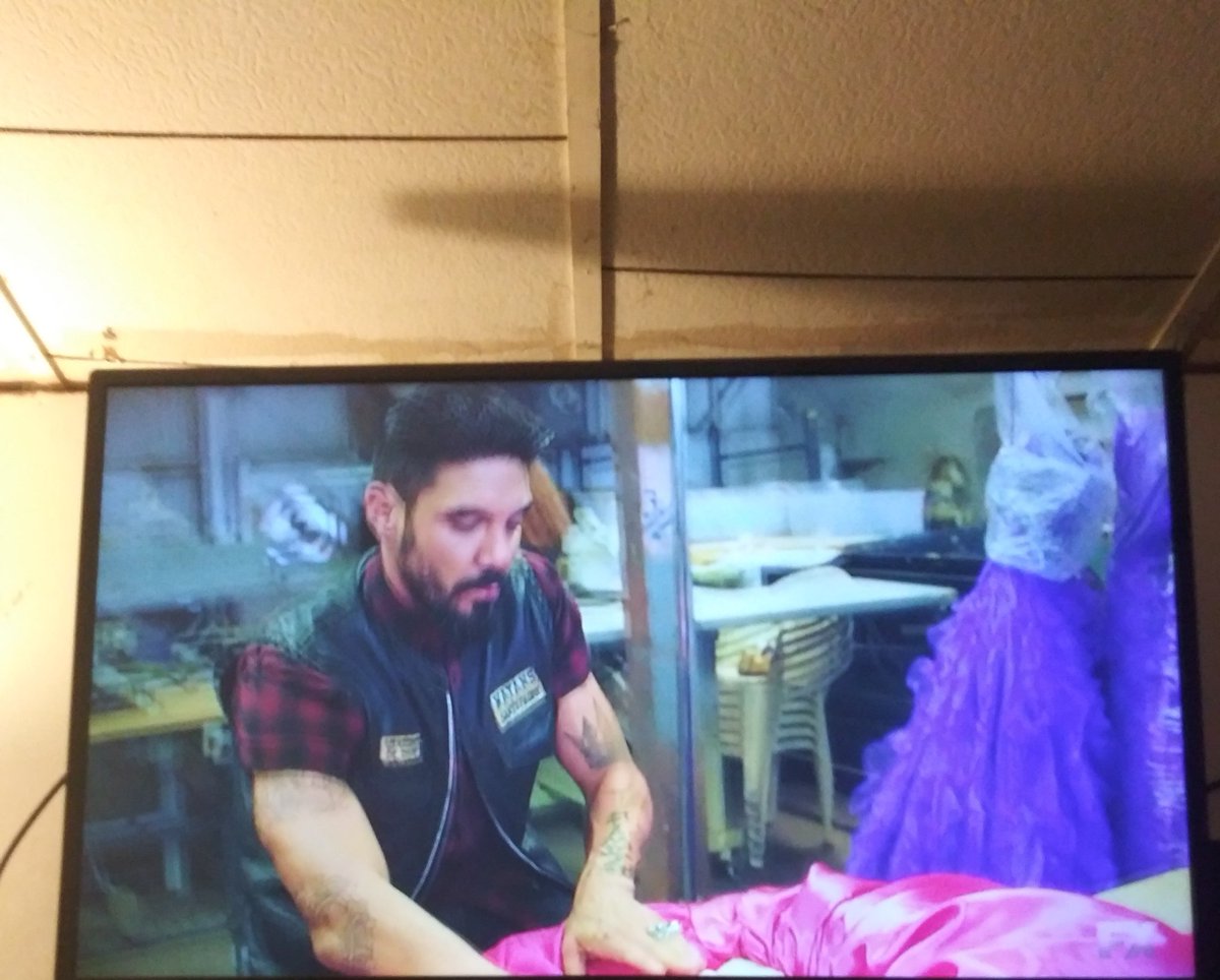 iam_queenmimi's tweet photo. Reruns until september 3rd. I was up late and caught this on regular t.v! Recorded it so i could watch when ever 😁😁😁😁😁
#MayansMC
#onehappylady https://t.co/ahEPTQb2zk