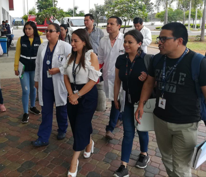 HGuasmoSur's tweet photo. .@DraHelenAyala1, Directora Nacional de Hospitales de @Salud_Ec, realizó visita territorial en el Hospital General Guasmo Sur, donde verificó la capacidad resolutiva, el manejo de pacientes e indicadores en términos epidemiológicos.

#MSPdeTodosyParaTodos https://t.co/n2e5hleffc