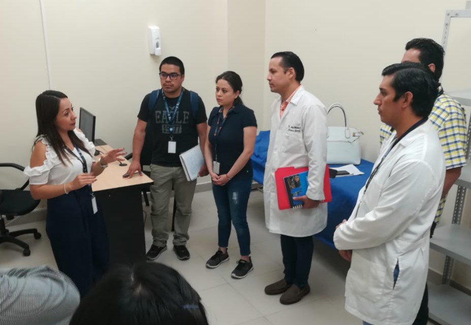 HGuasmoSur's tweet photo. .@DraHelenAyala1, Directora Nacional de Hospitales de @Salud_Ec, realizó visita territorial en el Hospital General Guasmo Sur, donde verificó la capacidad resolutiva, el manejo de pacientes e indicadores en términos epidemiológicos.

#MSPdeTodosyParaTodos https://t.co/n2e5hleffc