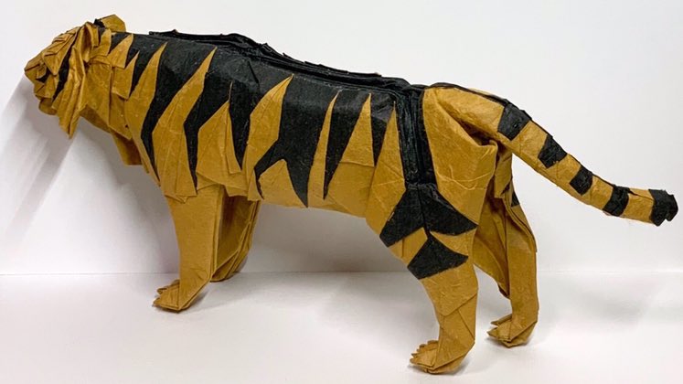折り紙でトラをつくりました🐅 正方形1枚から切り込み無しです