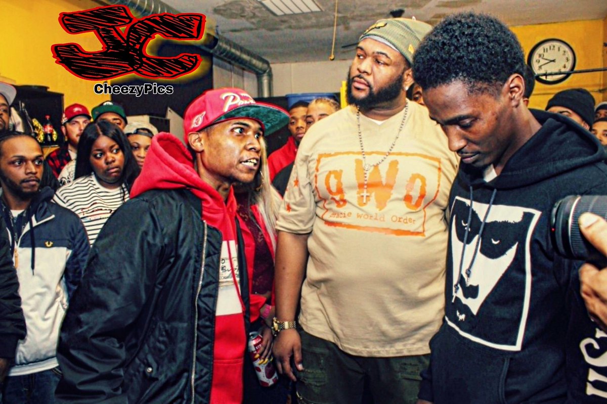 CheezyPics_'s tweet photo. JC Vs King Krash #CheezyPics #photography #urbanvisuals #hiphop #gorillawarfare #DeathRow #B2DBSeries #dopephotography #undergroundbattlerap #battlerappers #rapbattles #undergroundhipho #midwestbattlerap #followme #share https://t.co/LYR5A7KPo6
