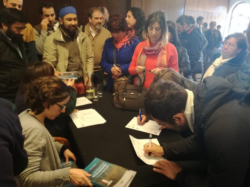 CNGuardaparques's tweet photo. A 38 años de creación del primer Sitio Ramsar Carlos Anwandter se publica Plan de Manejo para el humedal que potenciará la protección y gobernanza. La @RamsarConv se hizo presente al igual que un gran respaldo de la sociedad civil. @Guardaparques felices. https://t.co/4KGtFBmihQ
