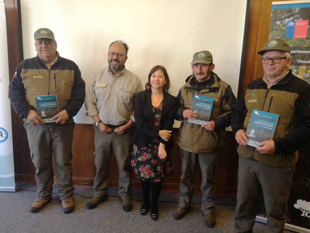 CNGuardaparques's tweet photo. A 38 años de creación del primer Sitio Ramsar Carlos Anwandter se publica Plan de Manejo para el humedal que potenciará la protección y gobernanza. La @RamsarConv se hizo presente al igual que un gran respaldo de la sociedad civil. @Guardaparques felices. https://t.co/4KGtFBmihQ