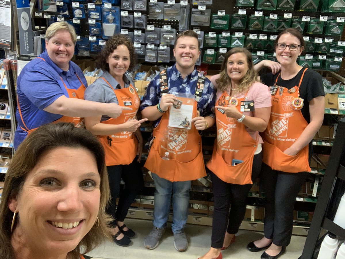 misshd03's tweet photo. Hey! what are you working on?... this in stock 2.0 thing.... This is Jacob “J.A.B” round of applause!! 👏👏👏👏caught non staged packing down to the beat of this in stock 2.0 roll out!#MidsouthProcess #Instock #D319Badge @RickieBoutwell @SaraArmstrong21 @rencassidy @MelissaKTHD https://t.co/grD91IZthe