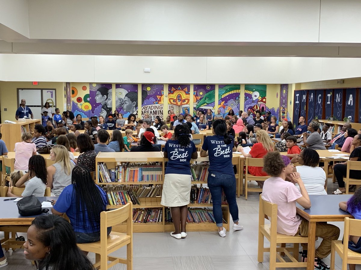 delanawacsprin1's tweet photo. This photo warms my heart for so many reasons. Pictured is our middle grades families hearing from their Dean. We’re finally fully grown 🎉🎉 #K8 #westsidebestside #filledtocapacity @Underwood_APS @apsupdate https://t.co/geIFDpxW6h