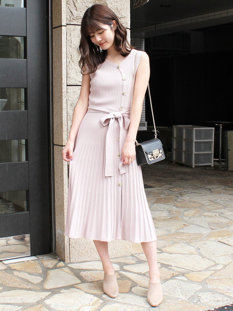 Mercuryduo Zozotown New Arrival 大きめの釦がポイントになった アシメネックデザインが 今年らしいニットワンピース 通勤にも使いやすい膝下丈が 釦付アシメネックニットワンピース Check T Co Fediymhwbx Mercuryduo