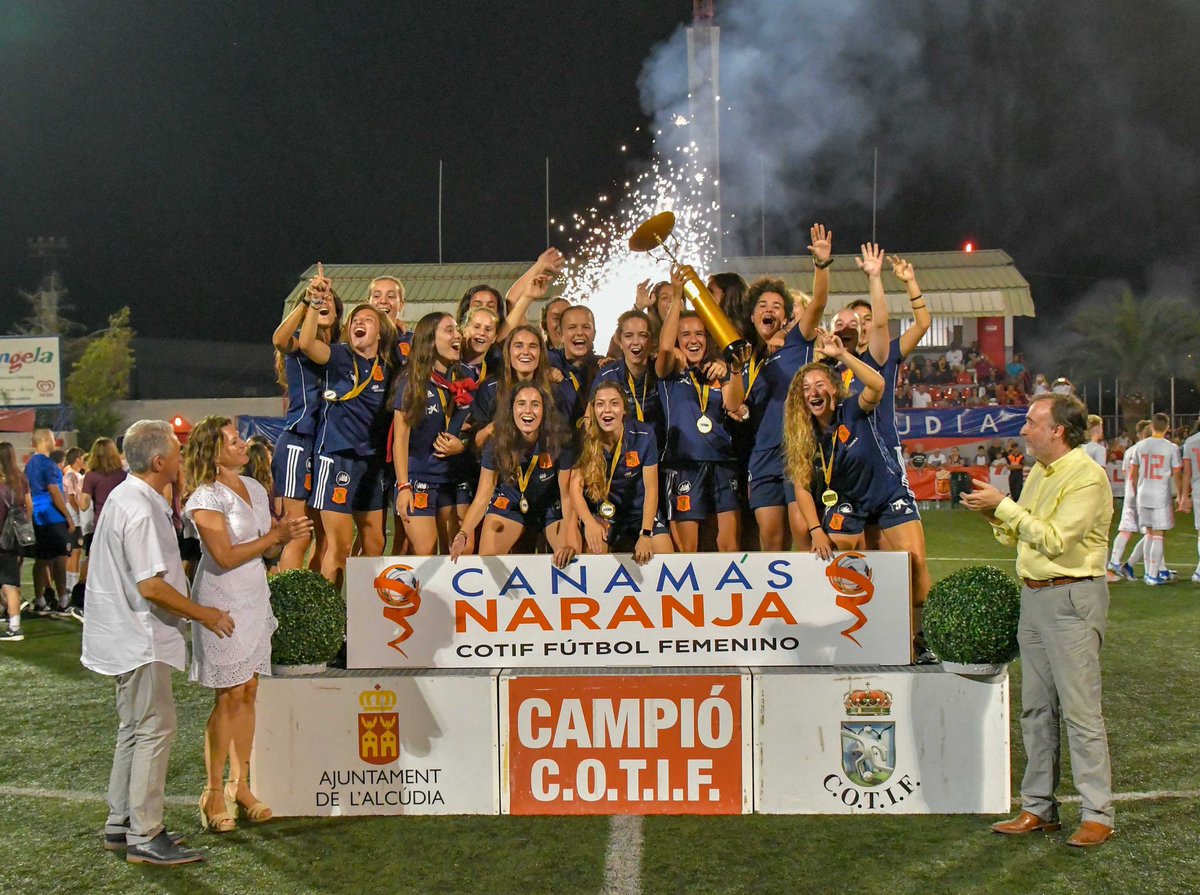SeRiberaCostera's tweet photo. Cuadre d'Honor @Cotif #COTIF2019

#Campió #Sub20
🏆@SeFutbol

#Campió #Femení
🏆@SeFutbolFem https://t.co/I7ZFOSNtGw