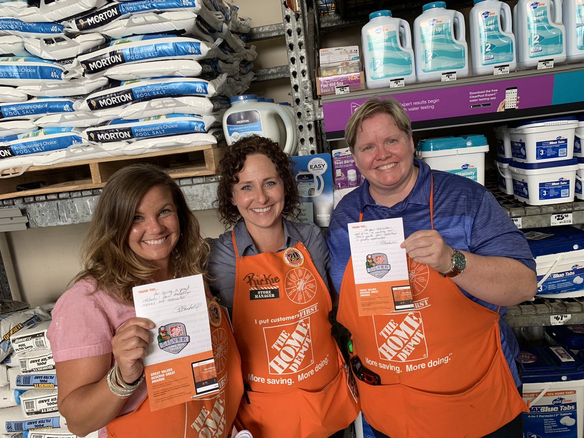misshd03's tweet photo. Silver milestones for these ladies!! Great job @rencassidy  and @SaraArmstrong21! @RickieBoutwell 👏👏👏👏 appreciate your leadership and growth! https://t.co/plRoE9hDEf