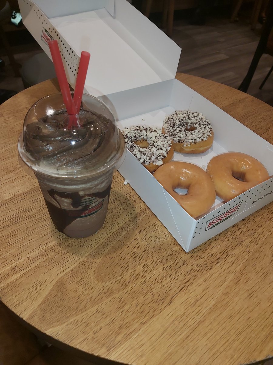 GenishaNaicker's tweet photo. @KrispyKreme_ZA Perfect way to start my weekend🍩❤ https://t.co/pDymakieV4