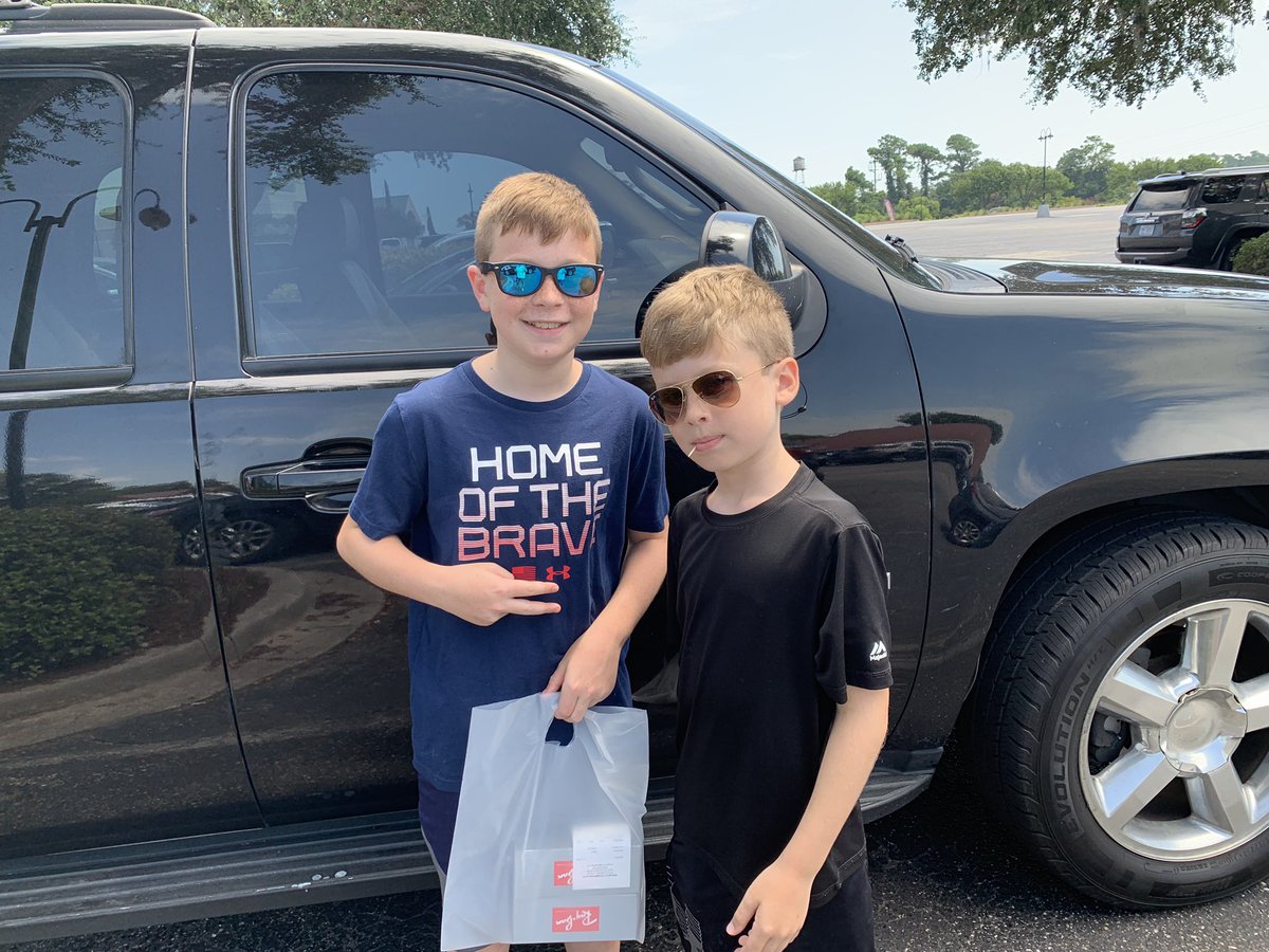 AshleaG1106's tweet photo. Today we shopped... the boys picked out some new #raybans #boymom https://t.co/FFl02tfMN3