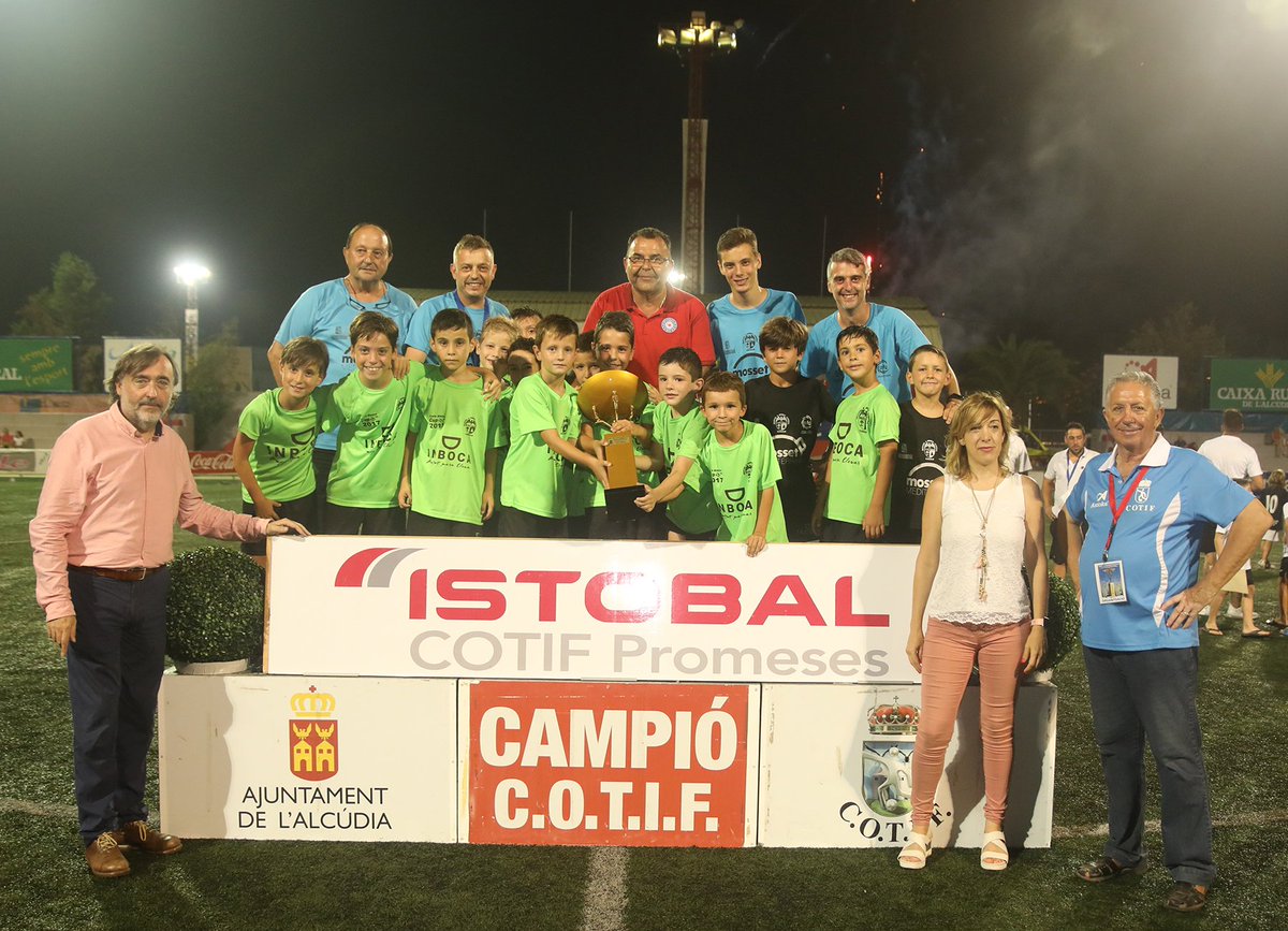 SeRiberaCostera's tweet photo. Cuadre d'Honor @Cotif #Promeses @istobal_es #COTIF2019 

#Campió #PreBenjamí 
🏆@SeRiberaCostera 

#Campió #Benjamí 
🏆@SeRiberaCostera 

#Campió #Aleví 
🏆@Academia_VCF 

Gràcies de tot cor, del tracte rebút.  Fins l'any que ve🌟🌟#COTIF2020
@Cotif @esportbase @ppsantacatalina https://t.co/fqylGLnevJ