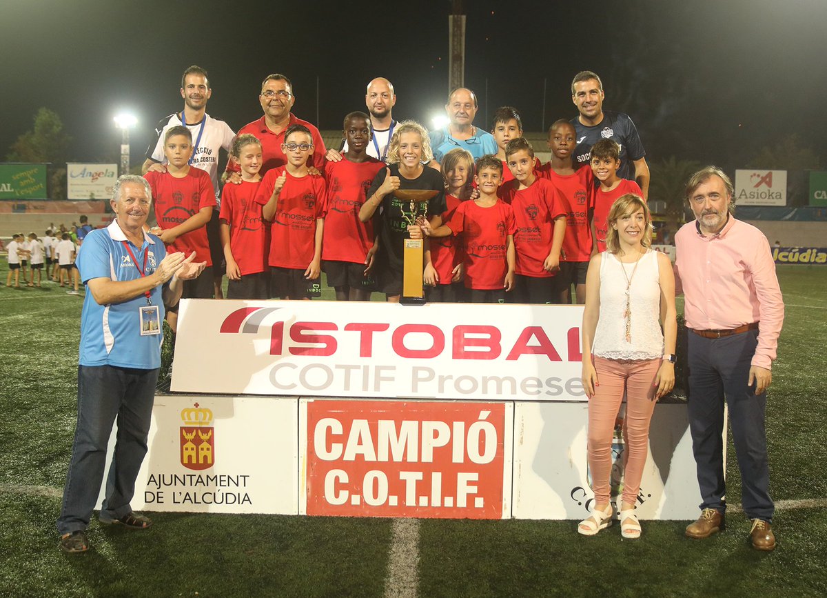 SeRiberaCostera's tweet photo. Cuadre d'Honor @Cotif #Promeses @istobal_es #COTIF2019 

#Campió #PreBenjamí 
🏆@SeRiberaCostera 

#Campió #Benjamí 
🏆@SeRiberaCostera 

#Campió #Aleví 
🏆@Academia_VCF 

Gràcies de tot cor, del tracte rebút.  Fins l'any que ve🌟🌟#COTIF2020
@Cotif @esportbase @ppsantacatalina https://t.co/fqylGLnevJ