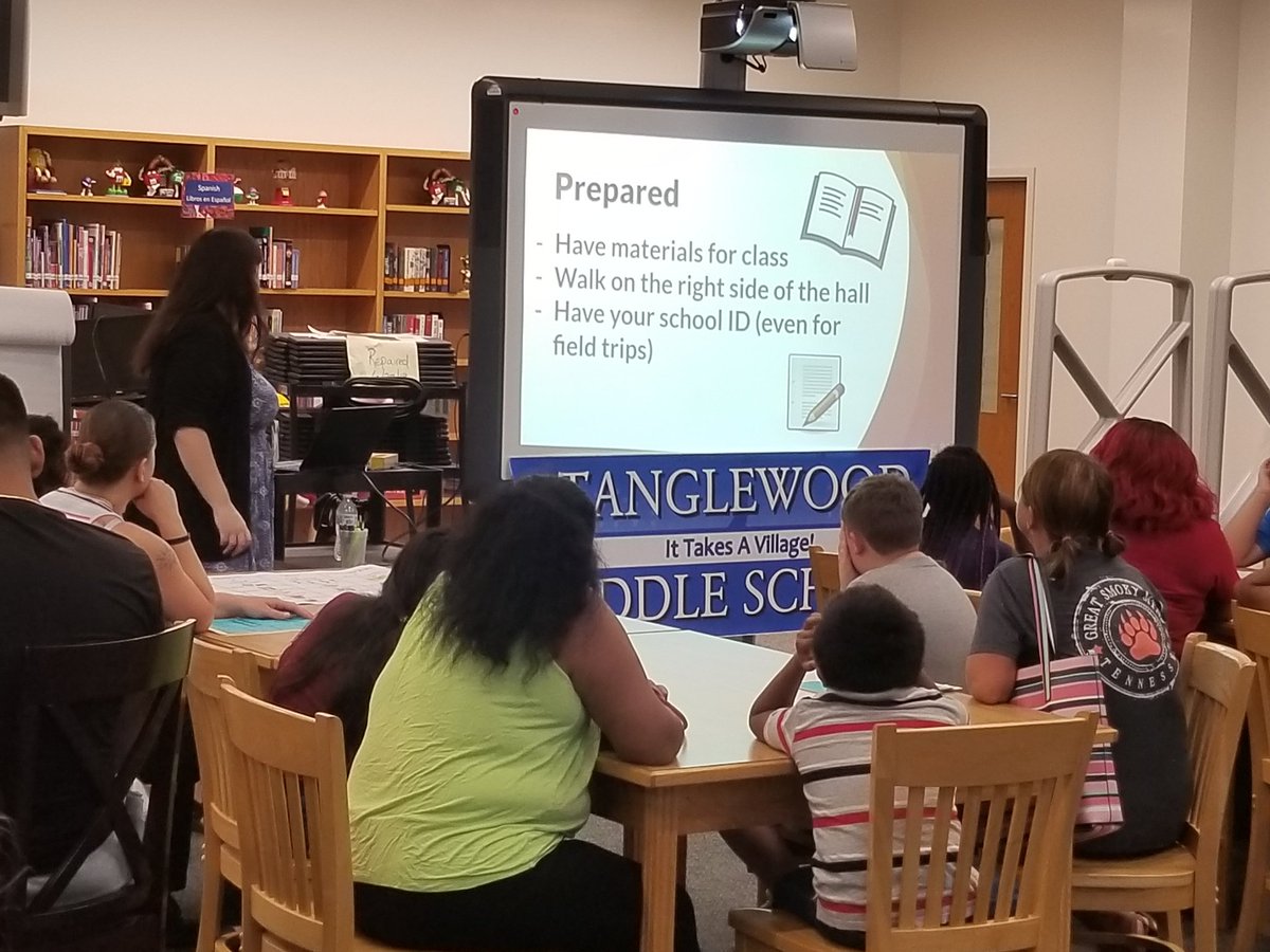 Educator86's tweet photo. What a great night! Over 70 families showed up for our 6th grade event tonight! Thank you faculty and staff for coming in early to put together a great, eventful evening! https://t.co/F8wBdKKWdL