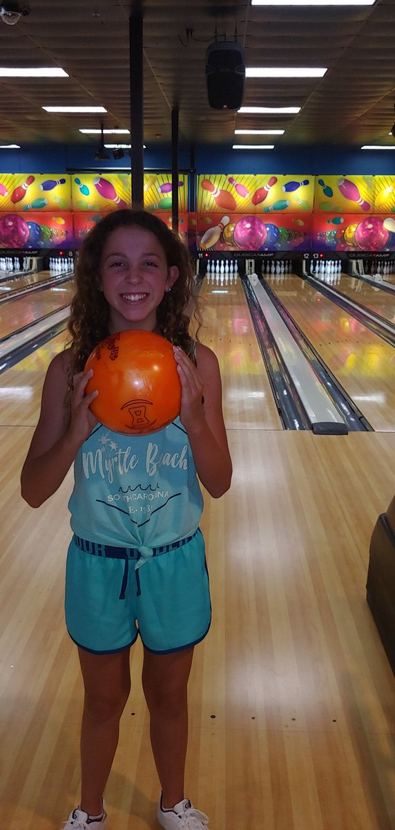UVMELON's tweet photo. Out for a little late summer bowling with my gal. I feel like such a fraud giving her tips when I am such a terrible bowler! 😬 https://t.co/KZDM6xAKtv