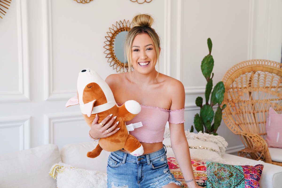 laurDIY's tweet photo. ✨AUG 11 9AM PST/12PM EST✨
✨LIMITED EDITION MOOSIE✨
✨https://t.co/hx31Bje76R✨

Moose &amp; I are SOOOO excited to announce the official drop for his plushie on my birthday!!!! 12/10 softness and moosie snuggle approved 💗 https://t.co/4VioJbkjOW