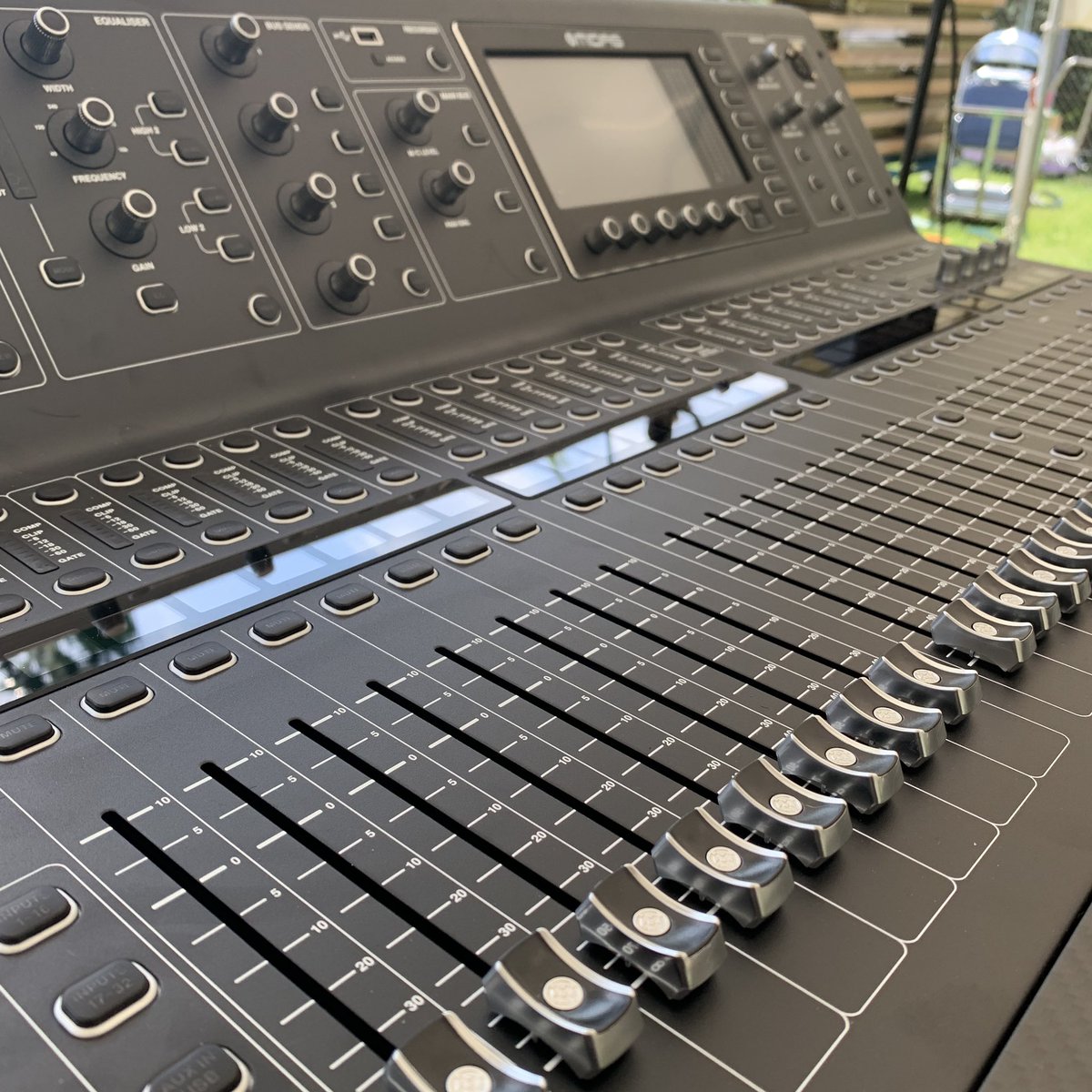ASHIKI_HIROTAKA's tweet photo. 花火大会のオペは、MIDAS CONSOLE。ガチです。

#midasconsole #東海まつり花火大会 https://t.co/cHp9eur6tN