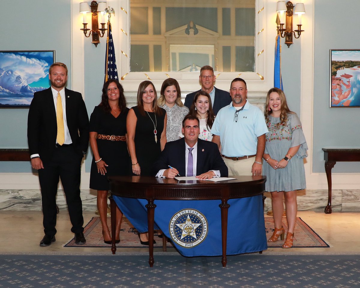 MickeyDollens's tweet photo. Bill signing ceremony SB381, “Brendon’s Bill.” This bill allows schools to stock inhalers &amp; administer to a student in the event of a respiratory emergency. I’m thankful to Brendon’s friends/family and to Leader @KayFloydOK for letting me run this life-saving bill. @GovStitt https://t.co/n6hWhDbcym