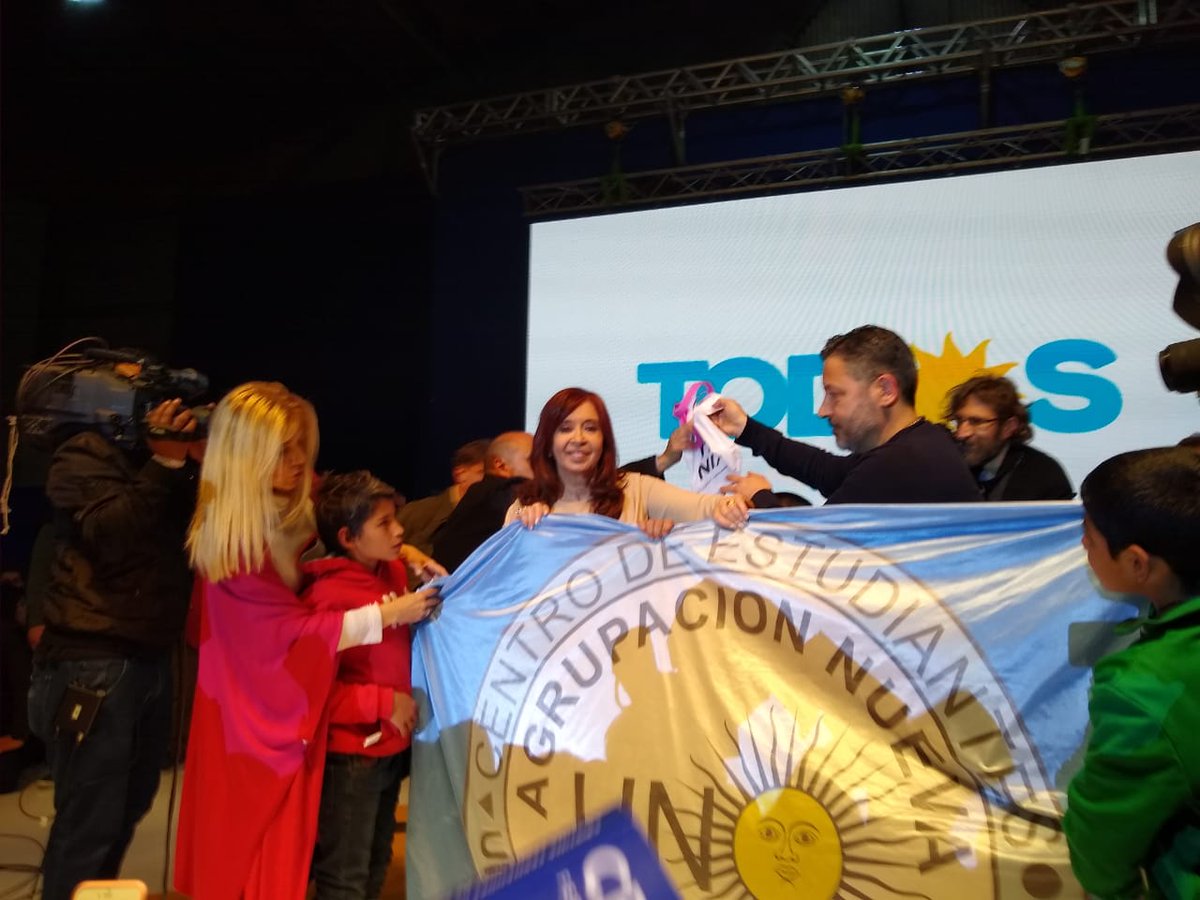 nueva_uno's tweet photo. Acto de cierre de campaña en Merlo 

Este domingo TOD🌞S reventemos las urnas para devolverle la Esperanza a Nuestro Pueblo y en Merlo votemos la boleta.

#Fernández-Fernández
#Kicilloff-Magario
#MendezEnMerlo

#TodosSomosUNO
#NuevaUNO https://t.co/130wghu5fl