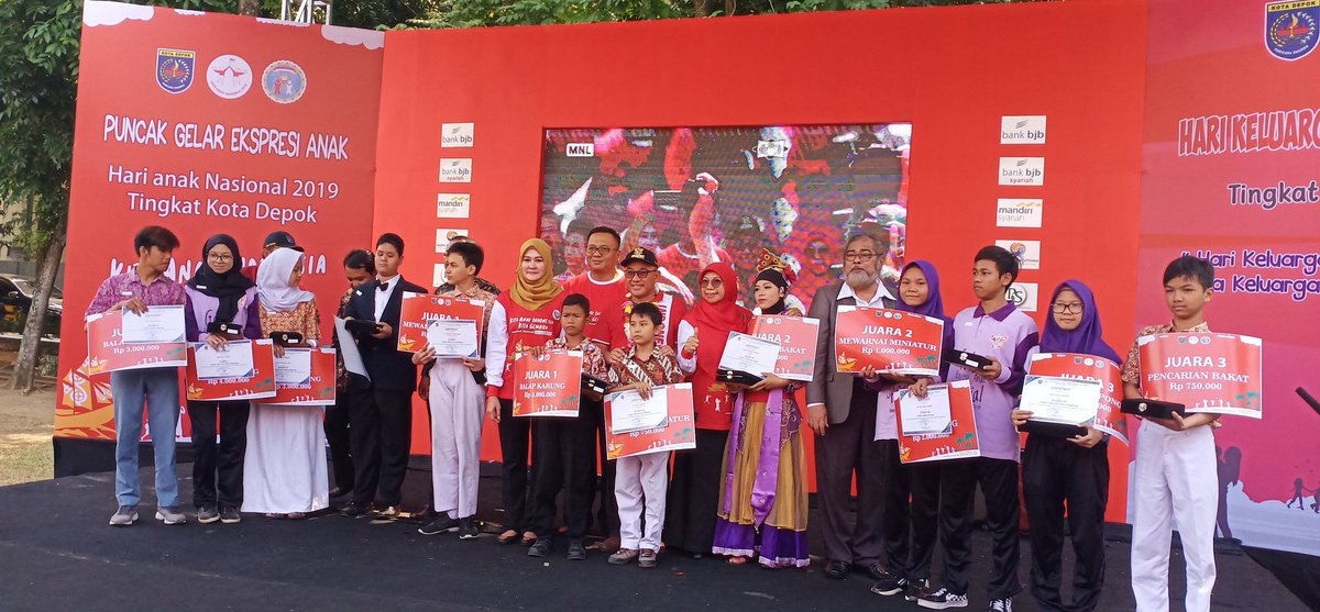 IdrisAShomad's tweet photo. 3. Mulai dari aspek yuridis, pembangunan yang ramah anak, memfasilitasi dari sisi kesehatan, pendidikan, serta  berbagai kegiatan yang mampu membina keluarga seperti; sekola pra nikah, sekolah orangtua, dan sekolah ayah bunda.
(Depok, 08/08/2019) https://t.co/LJiYRCByIy