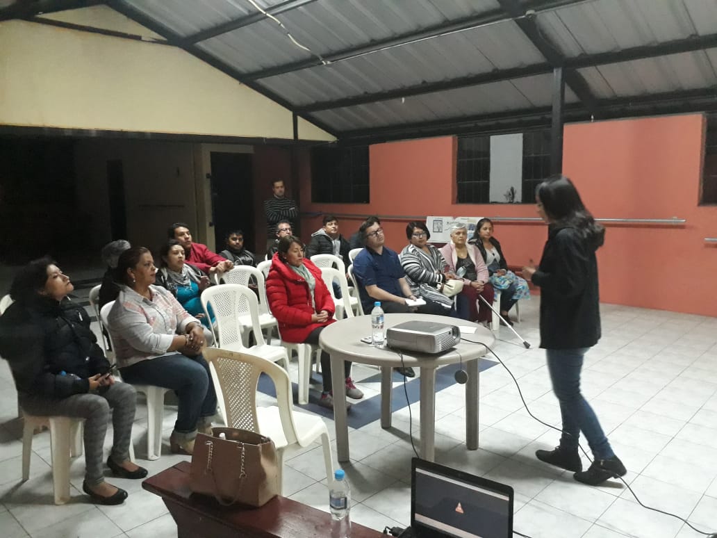 Tp_Conocoto's tweet photo. Cada barrio tiene problemática y realidad particular, por ello es importante el acercamiento para conocer y gestionar, hoy junto a @PoliciaEcuador en Barrio La Hospitalaria. https://t.co/dcVKTutcia