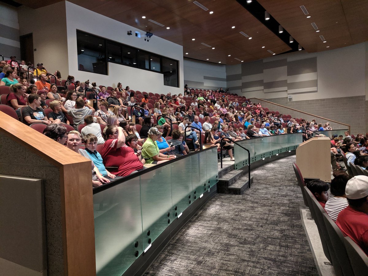 CvMoline's tweet photo. Great turnout for 5th graders to receive their new Chromebook for the upcoming school year! #leadmoline https://t.co/MHcpVefrg5