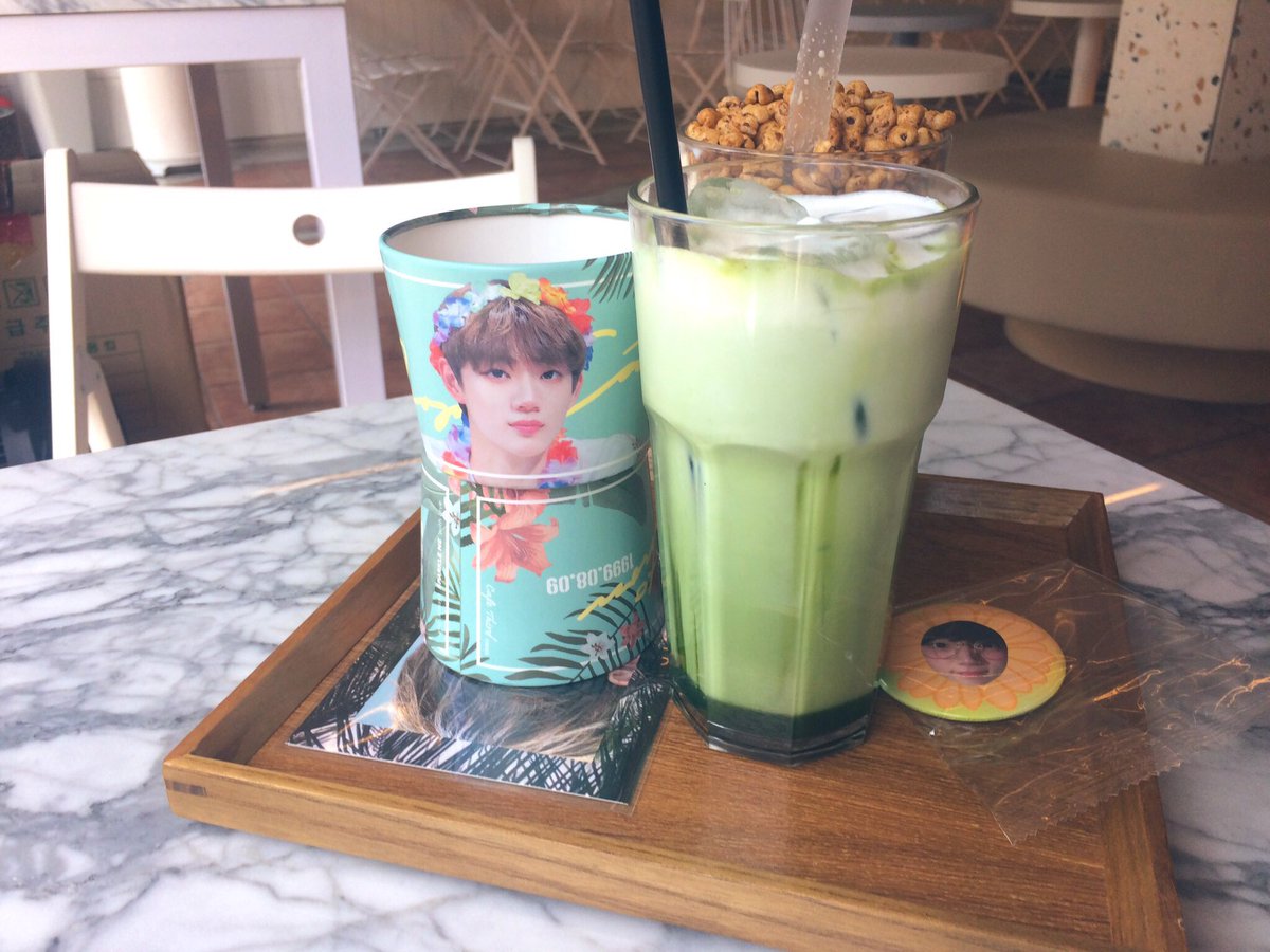 radiant_0809's tweet photo. 소중한 섭이날 덕분에 예쁜 사진과 컵홀더 받아가요🐬💙
#HappySeopCation
#형섭아생일축하해
 @sparkleme99 https://t.co/1mBAq6PzVi