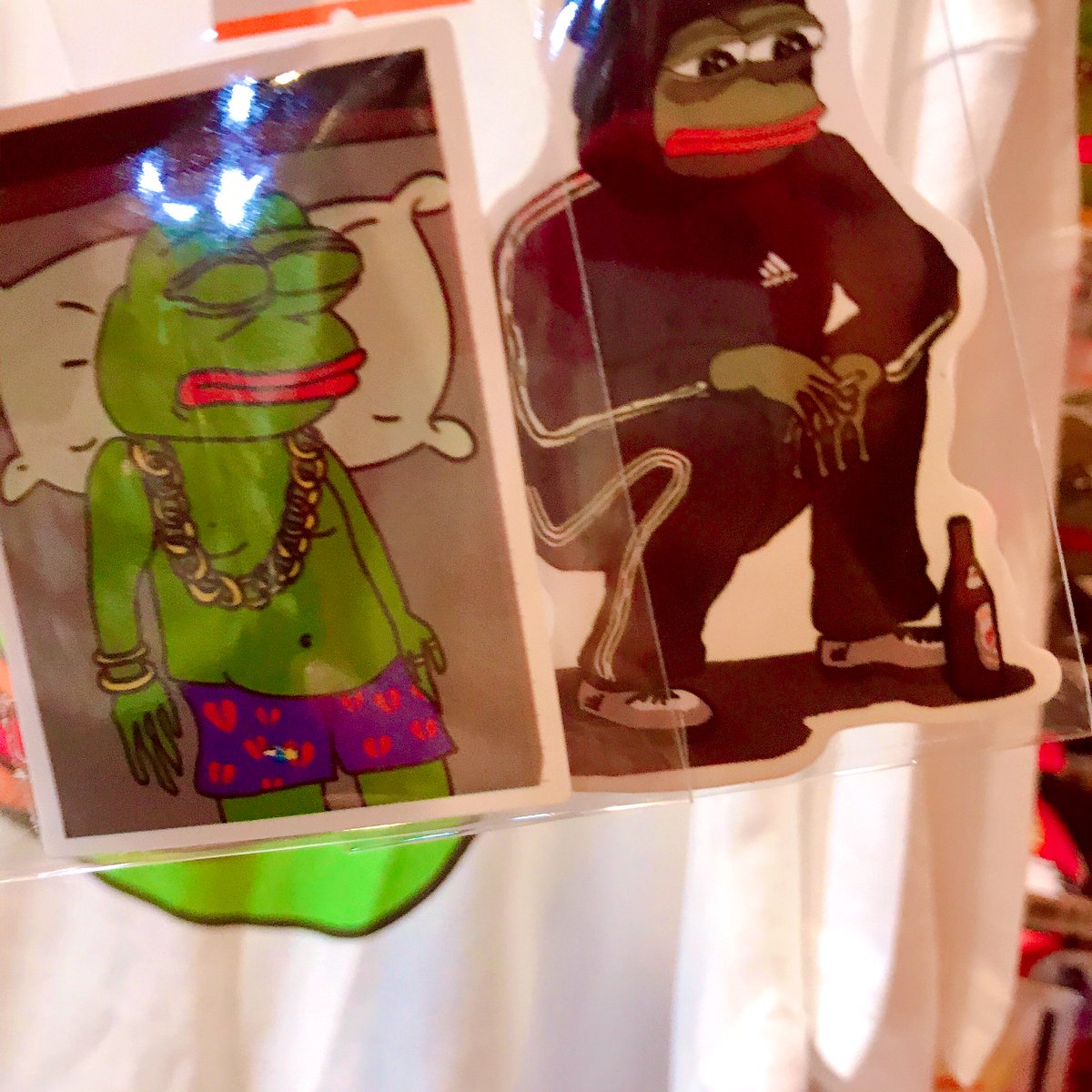 🌎 #PepetheFrog 🏳️‍🌈🏳️‍🌈🏳️‍🌈 #カエルのぺぺ のステッカーが100まい入荷しましたどれも良きなぺぺだらけ🥰❤️❤️❤️  アクキーも入荷したよー👇 トートBagはすぐなくなっちゃって再入荷まちです。