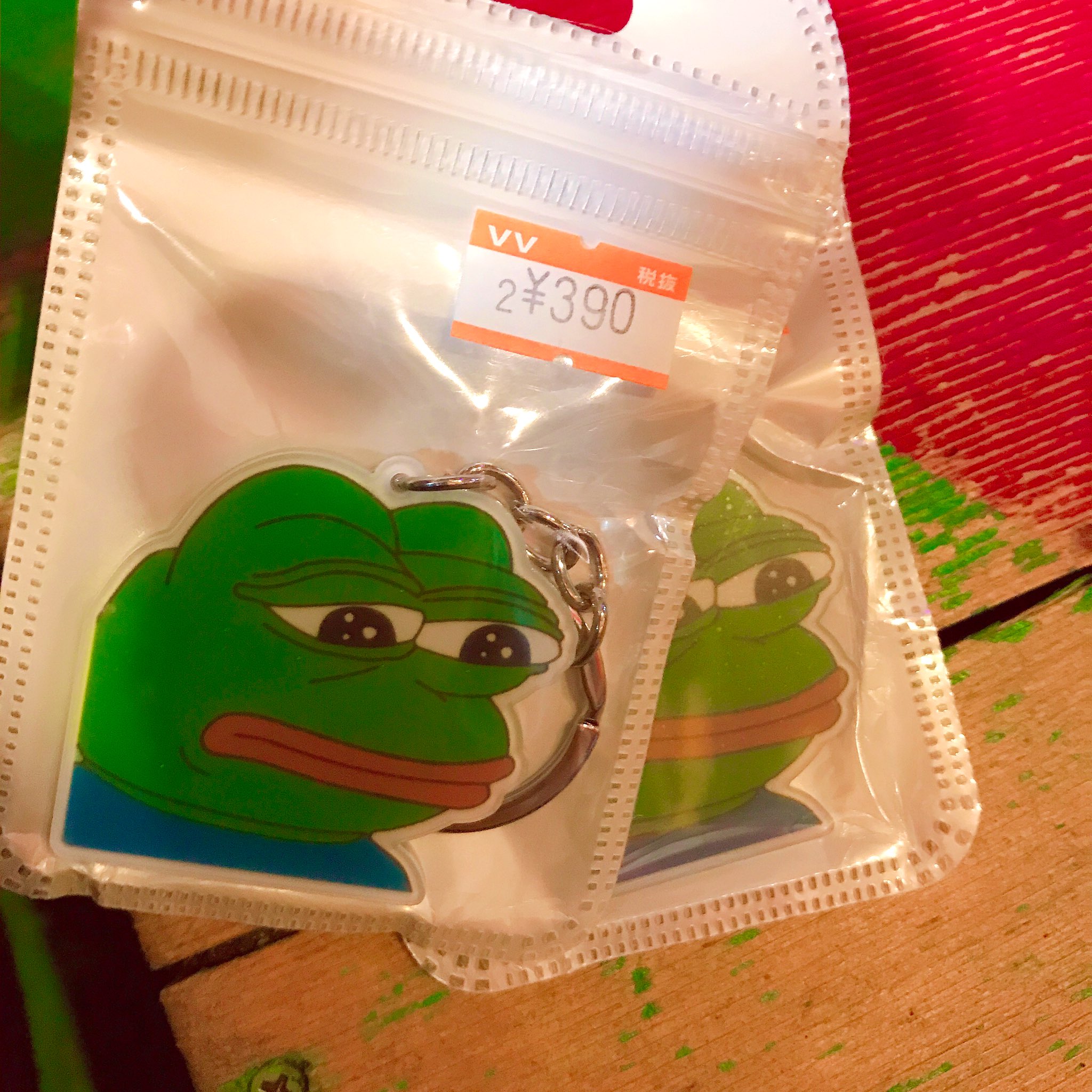 ヴィレッジヴァンガードアメリカ村 Pepethefrog カエルのぺぺ のステッカーが100まい入荷しましたどれも良きなぺぺだらけ アクキーも入荷したよー トートbagはすぐなくなっちゃって再入荷まちです T