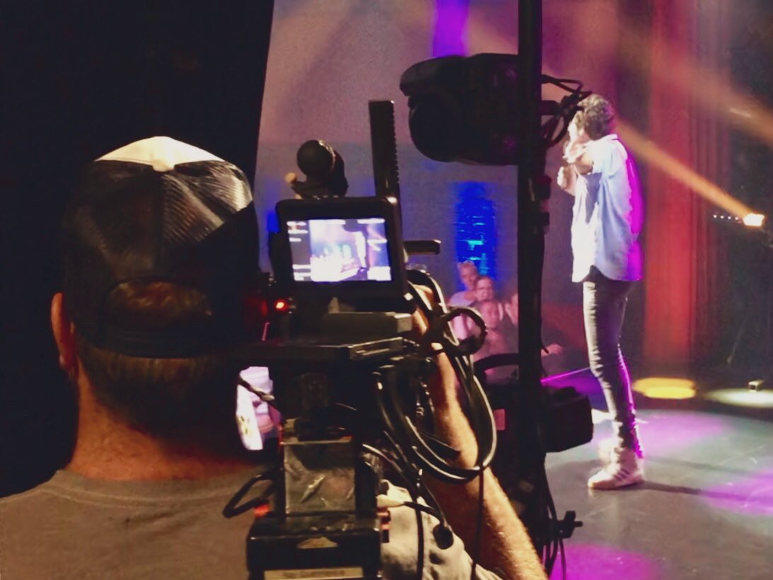 On passe la soirée à <a href="/comediha/">ComediHa!</a> Fest-Québec, parmi la foule et en coulisses 🤣🤩 Ça se poursuit jusqu’au 18 août ➡️ comedihafest.com #momentsfestifs #comediha #rdvlotoquebec