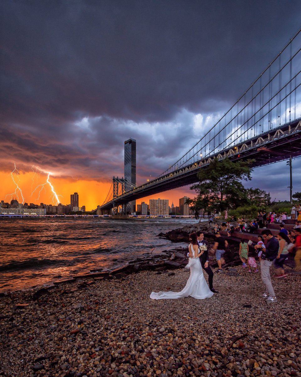 Lightning at sunset tonight at Brooklyn Bridge Park—witness the power of Love! ✨💏⚡️🌇✨ #StormHour #nyc #NewYorkCity #ItsAmazingOutThere #seeyourcity <a href="/StormHour/">#StormHour</a> <a href="/weatherchannel/">The Weather Channel</a> <a href="/NBCNewYork/">NBC New York</a> <a href="/ABC7NY/">Eyewitness News</a> <a href="/nycfeelings/">NewYorkCityFeelings</a>