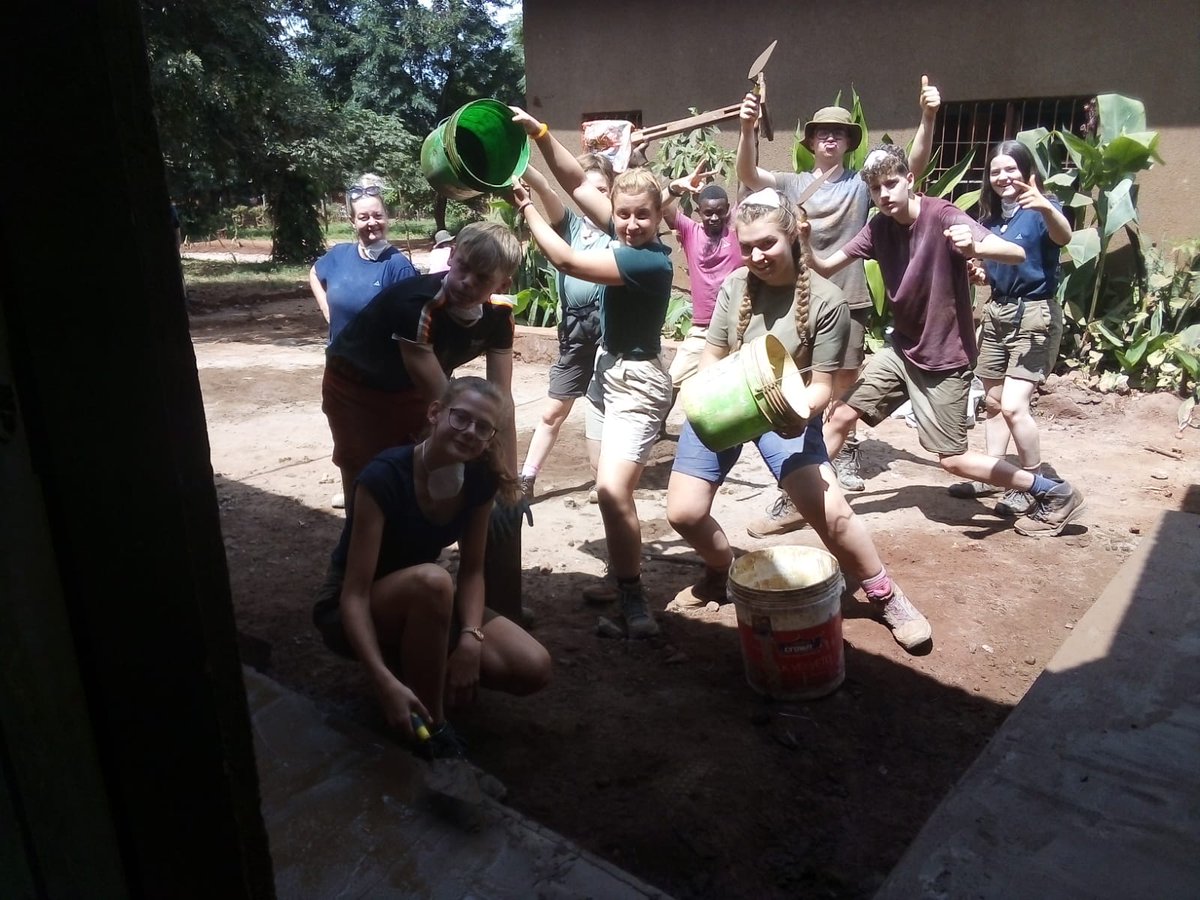 camptanzania's tweet photo. Another great day in project- kitchen floor and veranda completed now in painting work! #Teampea #DoSomethingAmazing #CampsEffect @CampsInt https://t.co/aO4PpQcmdj